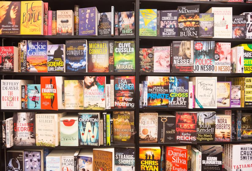 I 10 libri da non farsi sfuggire pubblicati nel 2017: la lista Scaffali di una libreria
