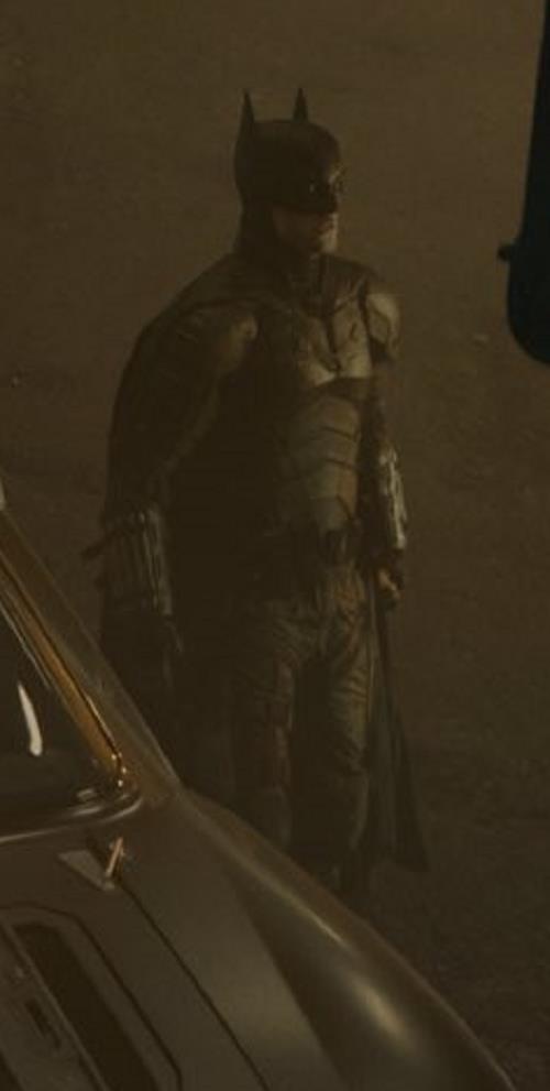 Robert Pattinson si mostra con il costume di Batman nella foto di Matt Reeves Robert Pattinson/Batman in una foto condivisa da Matt Reeves