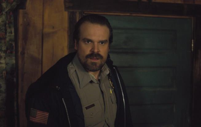 Il secondo romanzo di Stranger Things avrà Hopper come protagonista Jim Hopper nella celebre serie sci-fi