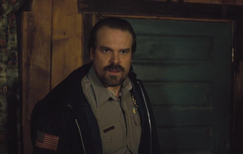 Il secondo romanzo di Stranger Things avrà Hopper come protagonista Jim Hopper nella celebre serie sci-fi