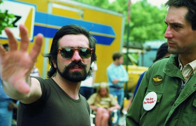I 75 anni di martin Scorsese: ecco i migliori film del regista Martin Scorsese e Robert De Niro sul set di Taxi Driver