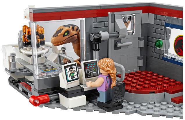 La sala di controllo e l'area cucina del set LEGO dedicato a Jurassic Park è ricco di elementi Alcuni dettagli della sala di controllo del nuovo set LEGO dedicato a Jurassic Park