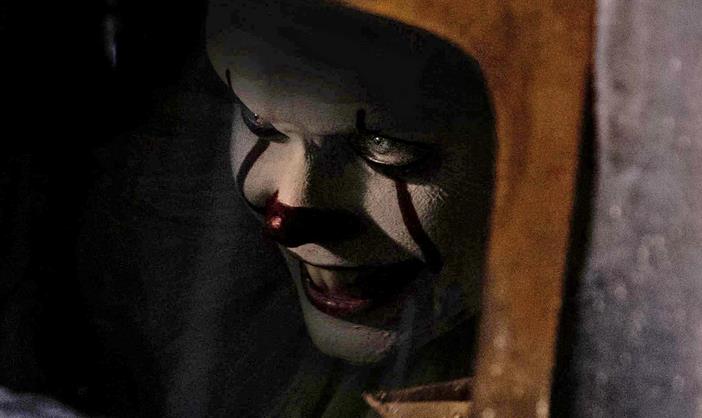 Pennywise esce dalle tombe Il mostro Pennywise in IT