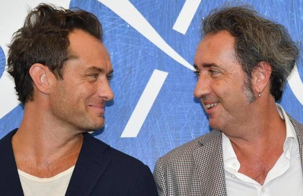 Paolo Sorrentino e Jude Law a Venezia 73 Paolo Sorrentino e Jude Law si guardano negli occhi a Venezia 73