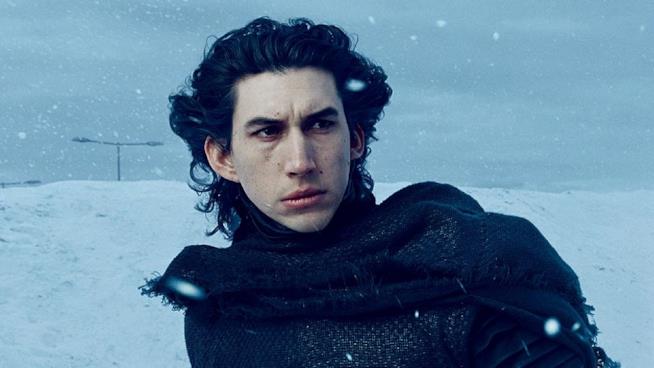 Adam Driver compara Star Wars VIII a L'Impero Colpisce Ancora Adam Driver come Kylo Ren