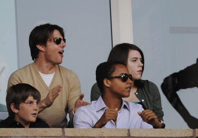 Isabella Cruise ringrazia il padre Tom in una lettere che promuove Scientology Tom Cruise e i figli Connor e Isabella