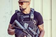 SWAT: Shemar Moore in una scena della serie L'attore Shemar Moore in una scena di SWAT