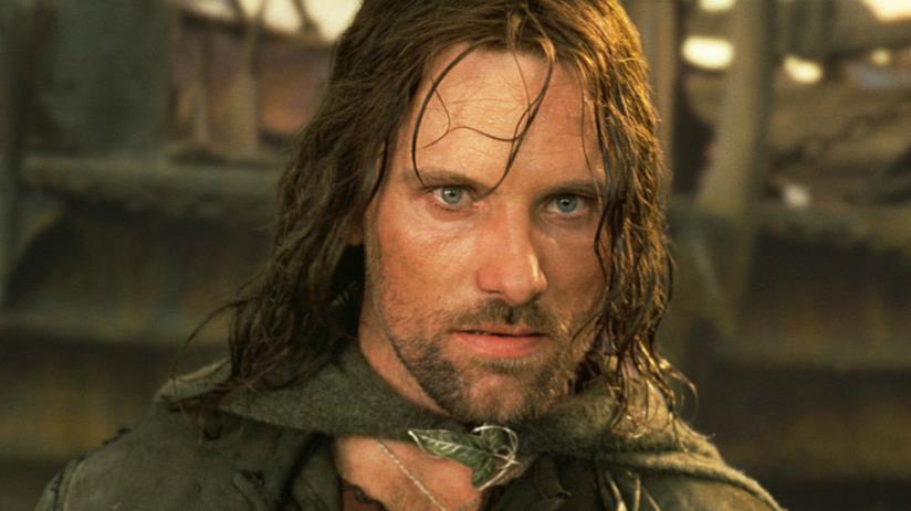 Viggo Mortensen dà consigli al prossimo attore di Aragorn nella serie TV de Il Signore degli Anelli Viggo Mortensen nei panni di Aragorn ne Il Signore degli Anelli