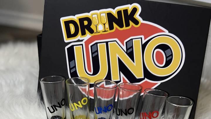 La versione alcolica di UNO non è ufficiale ma ti inebrierà comunque Drink UNO