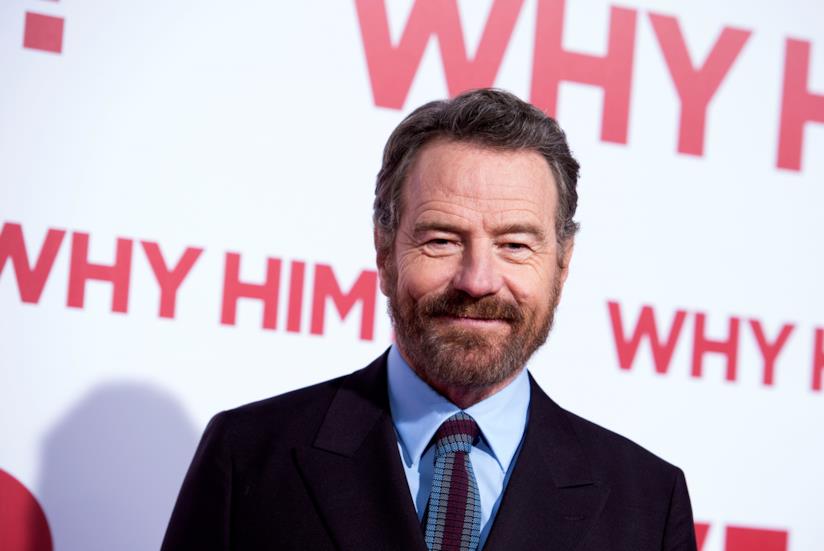 Bryan Cranston parla di Zordon nel reboot di Power Rangers Primo piano di un sorridente Bryan Cranston