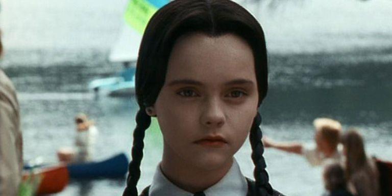 Christina Ricci è pronta a tornare nel suo strambo nucleo familiare Primo piano di una giovanissima Christina Ricci nei panni di Mercoledì Addams