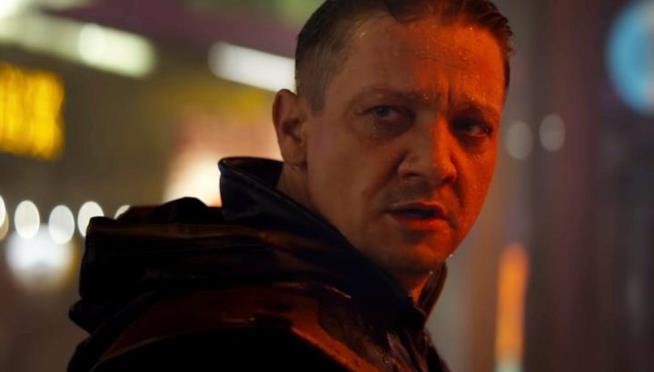 Avengers: Endgame, un'altra nuova sinossi e altri leak dei costumi Un primo piano di Jeremy Renner come Ronin in Avengers: Endgame