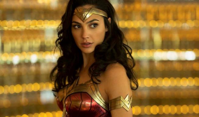 Occorrono più supereroi di sesso femminile Wonder Woman in primo piano