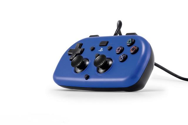 Sony annuncia il Mini Wired Gamepad per PS4, creato per i giocatori più piccoli La scocca del Mini Wired Gamepad per PlayStation 4