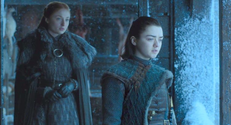 Maisie Williams svela i momenti più imbarazzanti di Game of Thrones Maisie Williams e Sophie Turner