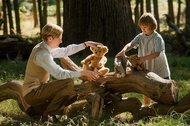 Recensione di Vi Presento Cristopher Robin Il trailer di Vi Presento Cristopher Robin