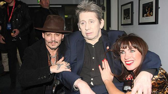 Johnny Depp e Bono: il video dell'esibizione per i 60 anni di Shane MacGowan Shane MacGowan e Johnny Depp
