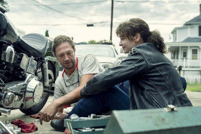 Ebon Moss-Bachrach è il papà della protagonista in NOS4A2 Ebon Moss-Bachrach nella serie TV AMC