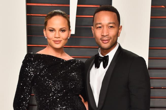 Chrissy Teigen posta su Instagram la prima foto di sua figlia Primo piano di Chrissy Teigen e John Legend