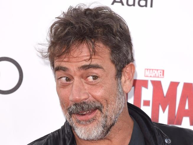 Jeffrey Dean Morgan ci darà dentro con le parolacce nei panni di Negan L'attore Jeffrey Dean Morgan che sarà Negan in TWD