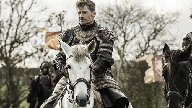 Game of Thrones lotta (invano) contro i droni: nuovi spoiler della stagione 7 Nikolaj Coster-Waldau nei panni di Jaime Lannister durante l'assedio di Delta delle Acque