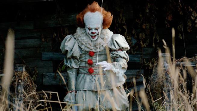 Nuove foto dal set di IT: capitolo due Bill Skarsgård nei panni di Pennywise