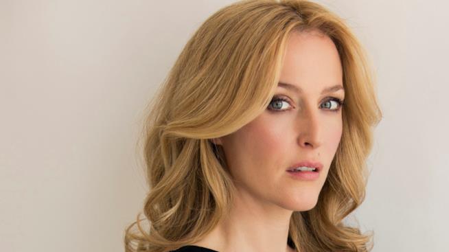 Gillian Anderson critica la produzione maschile di X-Files Gillian Anderson in un salotto televisivo
