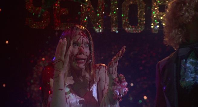 Le differenze tra il libro Carrie e i suoi adattamenti cinematografici Sissy Spacek è Carrie