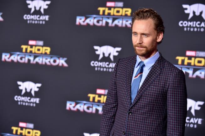 Tom Hiddleston nella pubblicità delle vitamine Centrum Tom Hiddleston protagonista di uno spot cinese