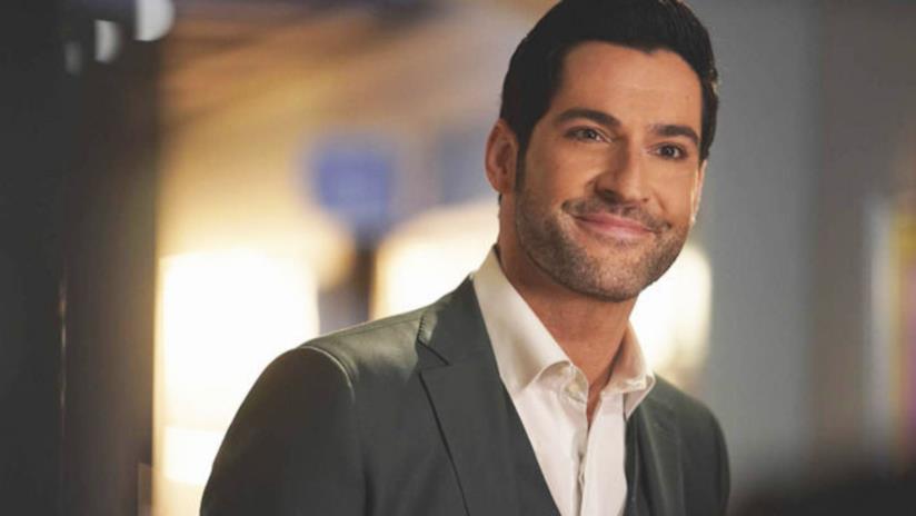 Gli showrunner firmano per una sesta stagione di Lucifer Tom Ellis sorridente in Lucifer