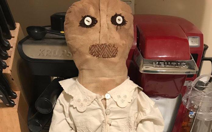 Abigail, la bambola più terrificante di Annabelle spaventa il web Primo piano di Abigail