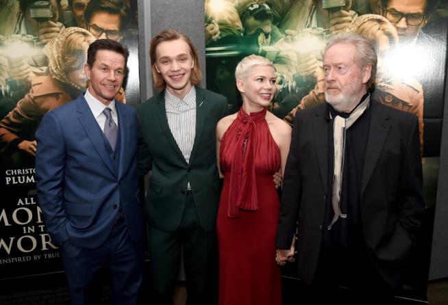Tutti i Soldi del Mondo: Mark Wahlberg mette a tacere la polemica donando il suo compenso Il cast di Tutti i Soldi del Mondo