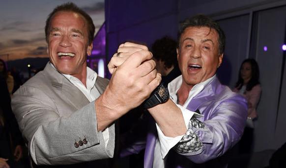 Schwarzenegger sabotò Stallone con un film orrendo Una foto di Schwarzenegger e Stallone