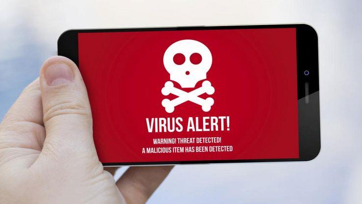 Un SMS per spiare gli utenti, l'ultima trovata degli hacker Messaggio di minaccia rilevata su smartphone