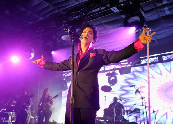 L'autopsia sul corpo di Prince non ha svelato il motivo della sua morte Prince in concerto