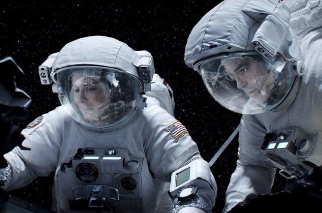 Trama e cast di Gravity, la pellicola con Sandra Bullock e George Clooney Sandra Bullock e George Clooney in Gravity