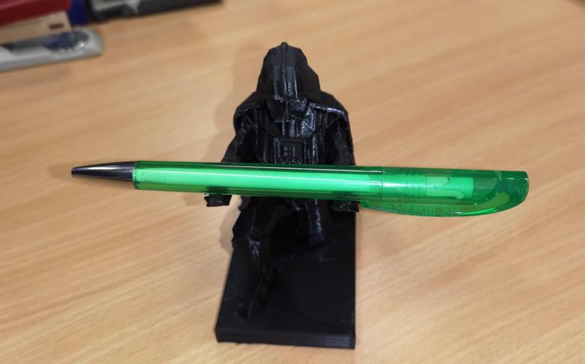 Star Wars, il portapenna di Darth Vader è davvero imperdibile Il portapenna di Darth Vader