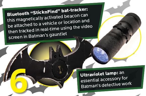 Il bat-tracciante e la lampada ultravioletti della tuta di Batman da record di Julian Checkley Il bat-tracciante e la lampada ultravioletti della tuta