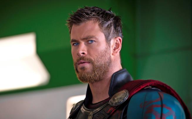 Thor in una sequenza di Ragnarok L'attore Chris Hemsworth interpreta Thor in una sequenza di Ragnarok