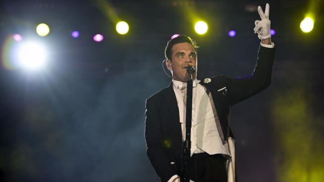 Robbie Williams racconta un'avventura a luci rosse e sconvolge Anna Kendrick Robbie Williams sul palco di Rock in Rio nel 2015