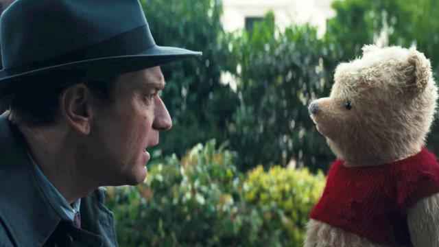 Christopher Robin incontra Winnie the Pooh Ewan McGregor e l'orsetto Winnie the Pooh in una scena di Ritorno al Bosco dei 100 Acri
