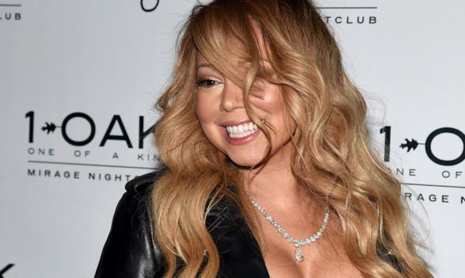 Mariah Carey si mostra in lingerie in palestra e su Facebook Primo piano di Mariah Carey