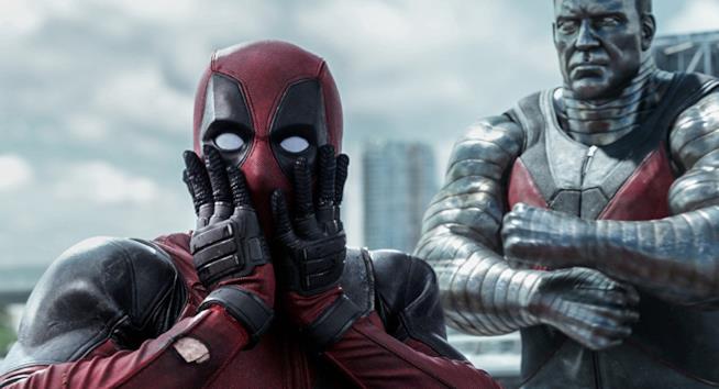 Deadpool ora ha dei bellissimi controller PS4 e Xbox One dedicati Deadpool in scena in uno dei film Marvel