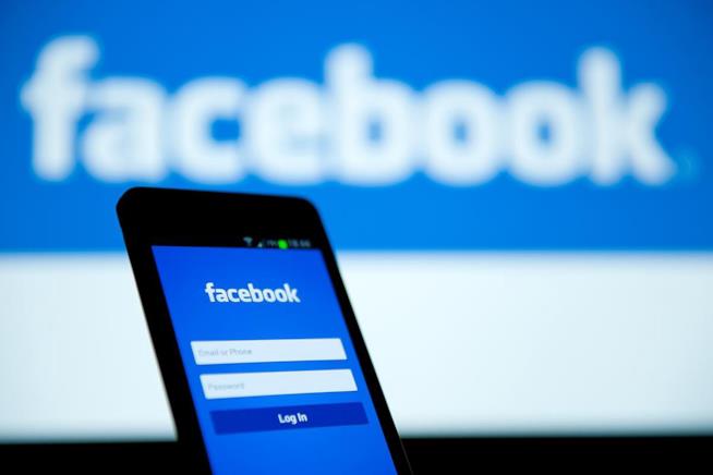 In Germania si è stabilito che l'eredità digitale comprende anche il profilo Facebook La schermata di login a Facebook su uno smartphone