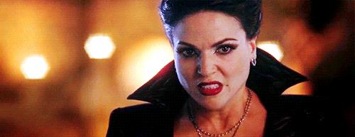 5 gif (più una) che vi faranno innamorare di Regina Mills - 4