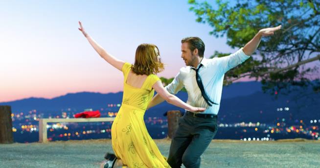 La La Land, la recensione: Chazelle gira il film dell'anno? Emma Stone e Ryan Gosling in La La Land