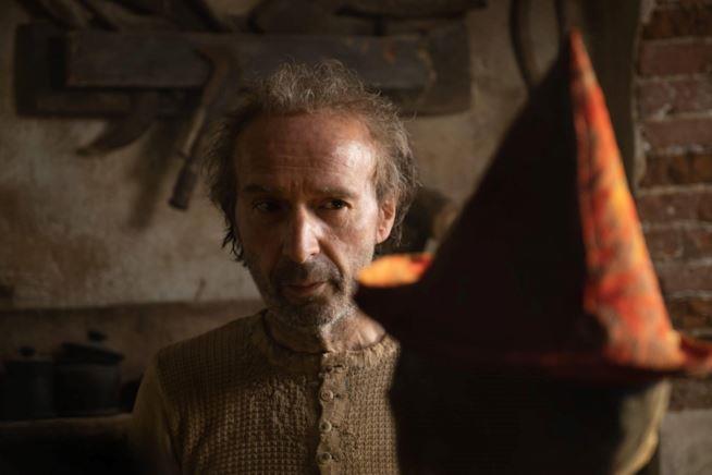 Pinocchio di Matteo Garrone ha finalmente una data d'uscita e una nuova Fata Madrina Mezzo primo piano di Roberto Benigni nei panni di Geppetto
