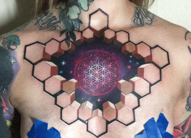 Jesse Rix crea dei tatuaggi tridimensionali Un tatuaggio tridimensionale realizzato da Jesse Rix