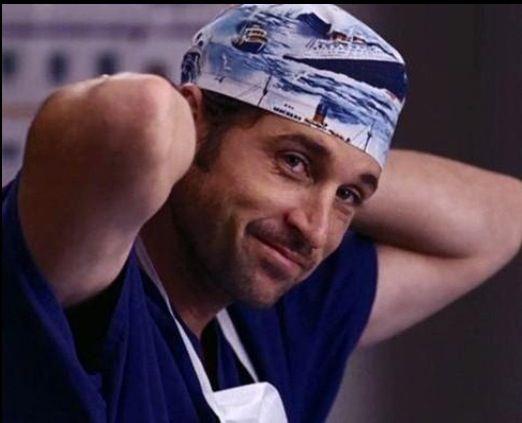 Derek Shepherd indossa la sua celebre cuffietta. Derek Shepherd con la cuffietta con i ferryboat.