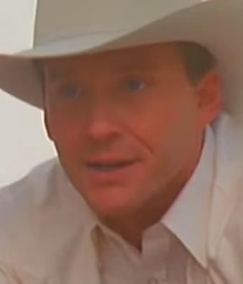 Robert Mobley in una scena di Walker Texas Ranger Robert Mobley, ex partner di Walker